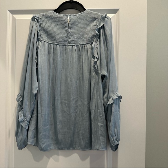 Dolan Light Blue Ruffle Blouse Size Medium - Picture 5 of 5